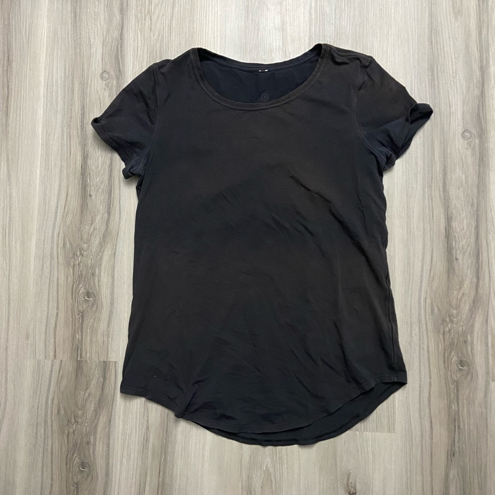 Lululemon tee size 6